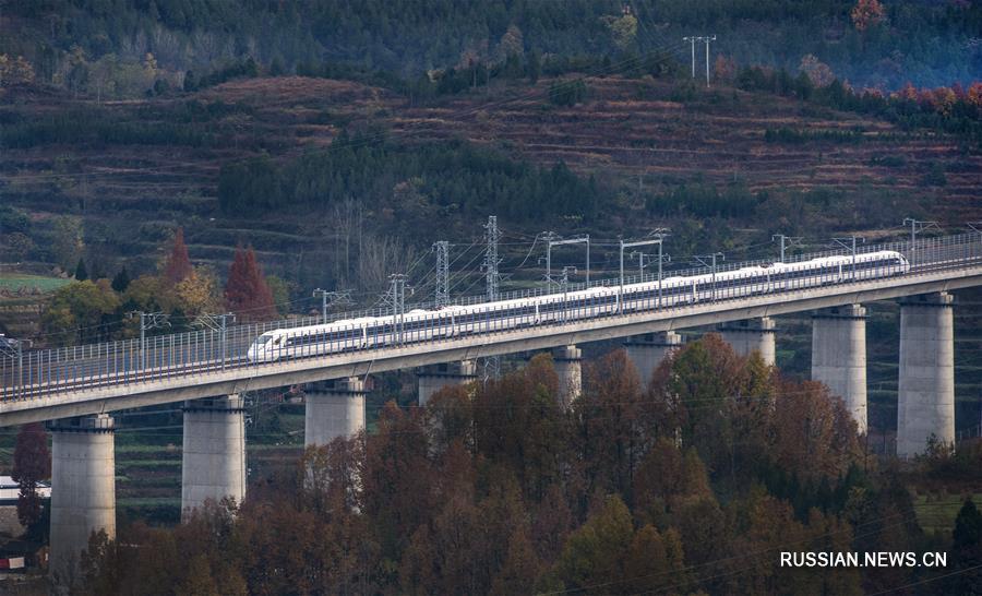 Первый поезд преодолел ВСЖД Сиань -- Чэнду в тестовом режиме