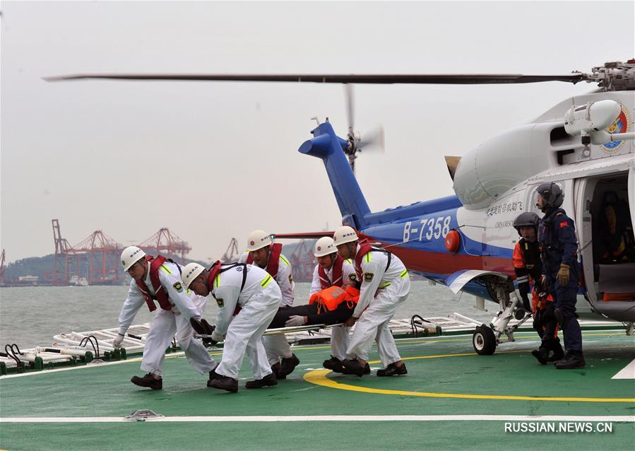В Южном Китае прошли комплексные учения по использованию спасательно-подъемной системы  по быстрому реагированию на ЧС на море