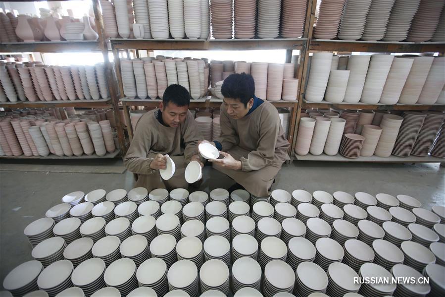 Производство керамики жуяо в Центральном Китае