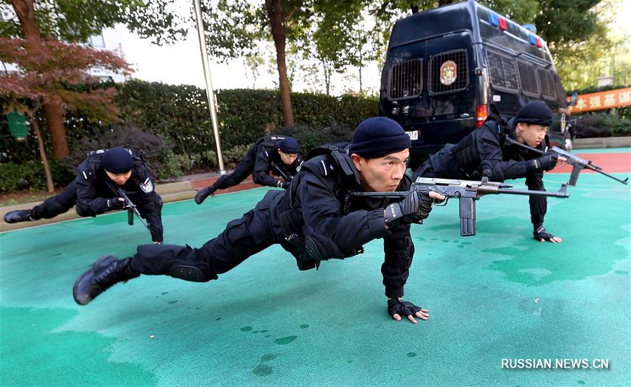 Зимние учения отряда полиции особого назначения в Шанхае