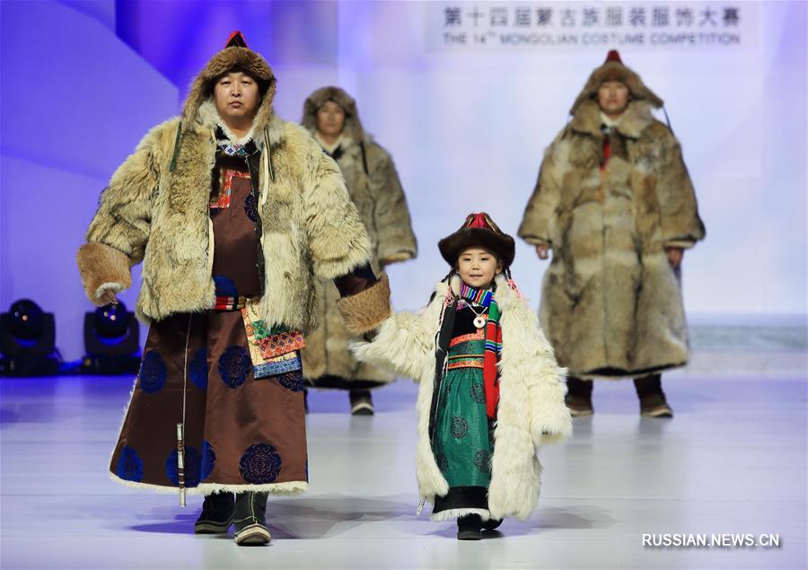 Открытие 14-го Художественного фестиваля монгольского костюма в Хух-Хото