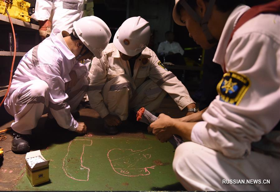 Семь человек спасены после столкновения двух судов на юге Китая