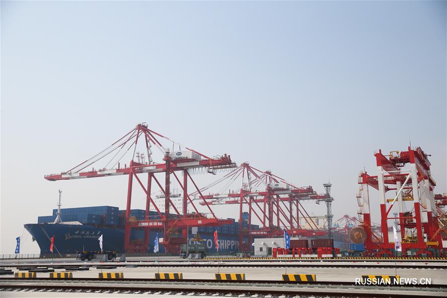 （经济）（7）上海洋山深水港四期自动化码头开港试生产