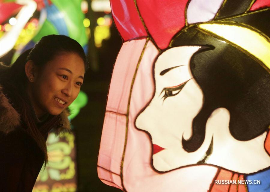 В Ванкувере проходит фестиваль китайских фонарей