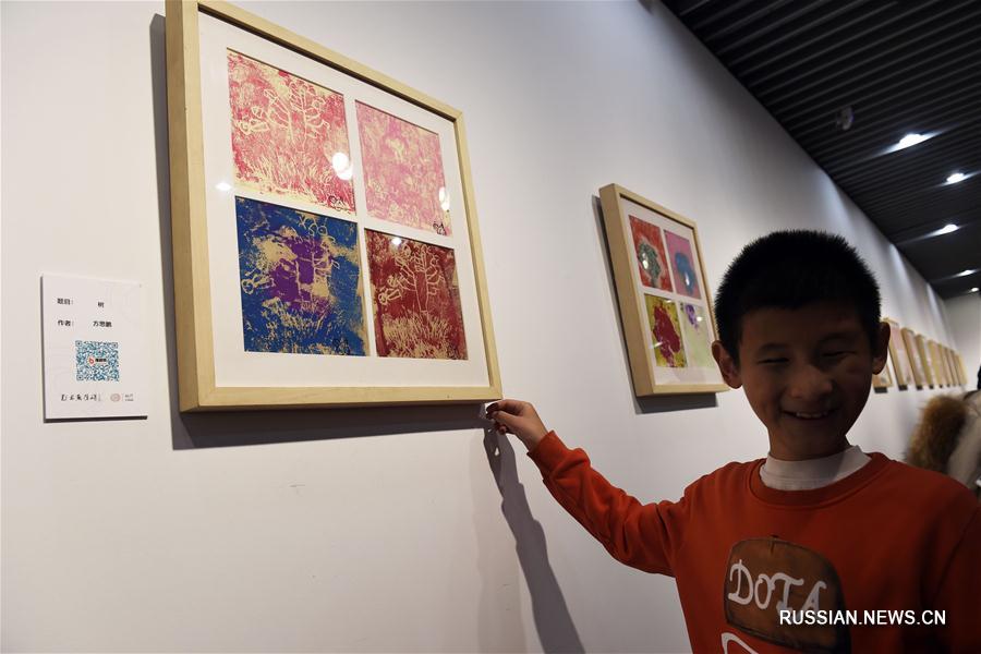 В Ханчжоу открылась выставка картин слепых 