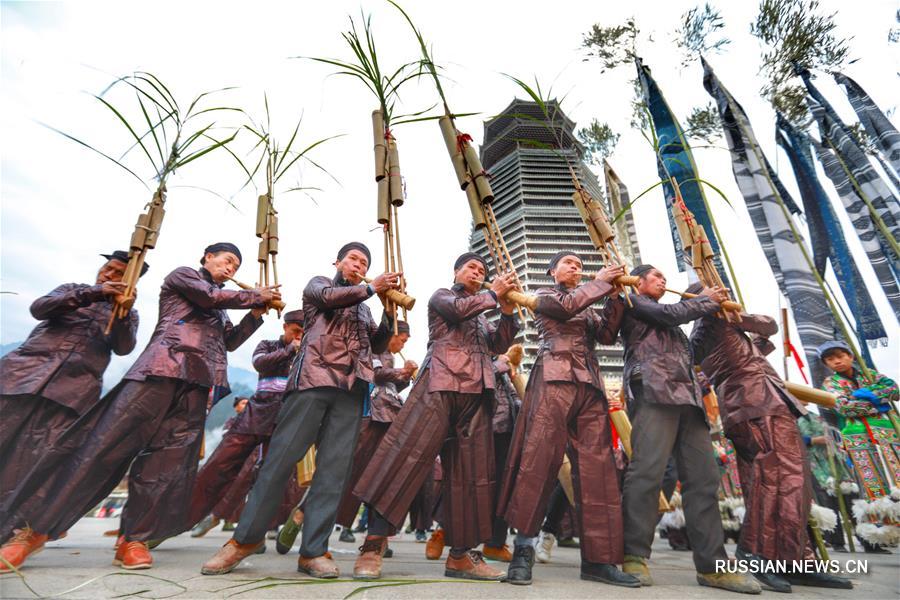 Традиционное жертвоприношение дунской богине Сама в уезде Жунцзян