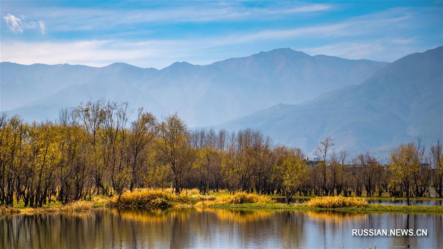 Пейзажи озера Эрхай в провинции Юньнань