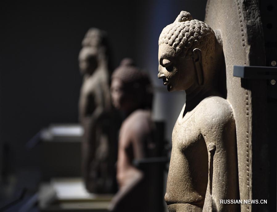 В Сычуаньском музее проходит выставка скульптуры Китая и Индии 400-700 годов