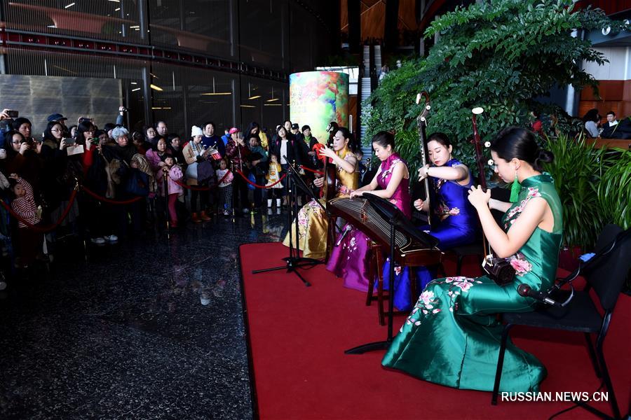 Фестиваль искусств дня открытых дверей в 10-летнюю годовщину открытия пекинского театра БНТ