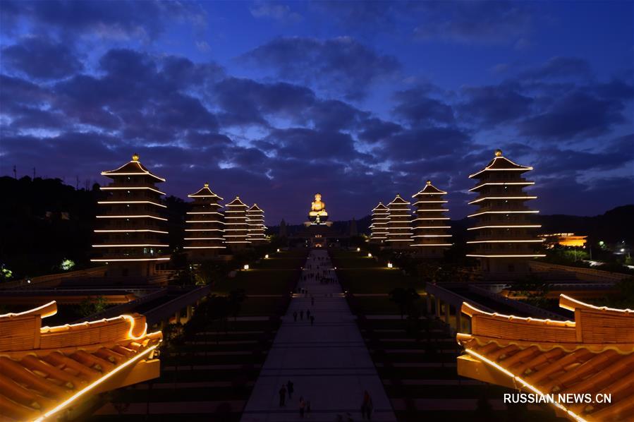 Буддийский монастырь Фогуаншань на Тайване