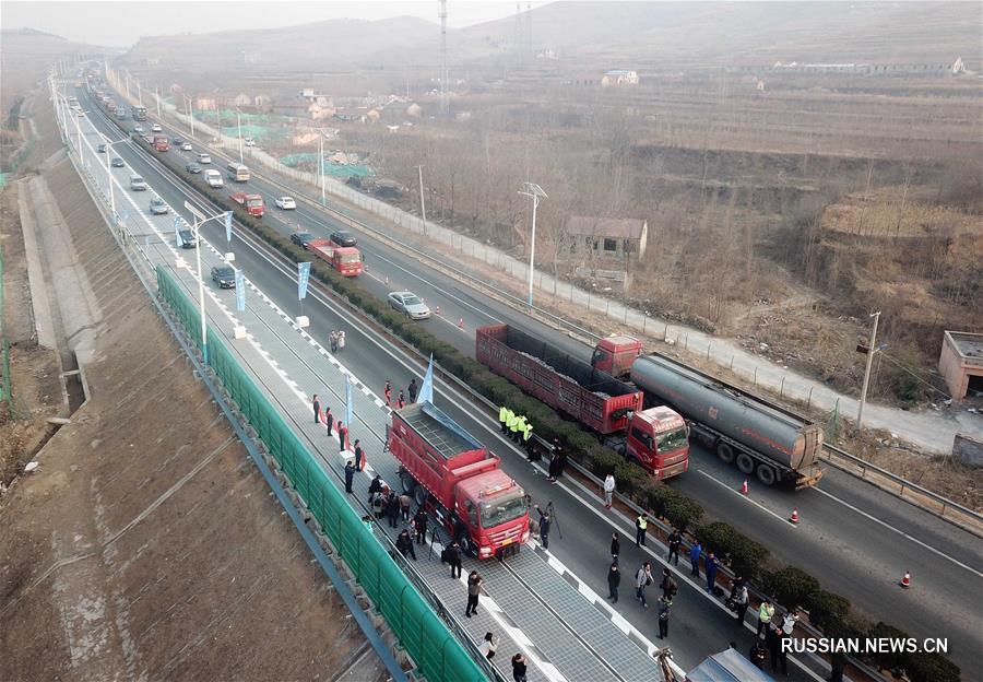 В Цзинане открыт пробный участок скоростного шоссе с солнечными батареями