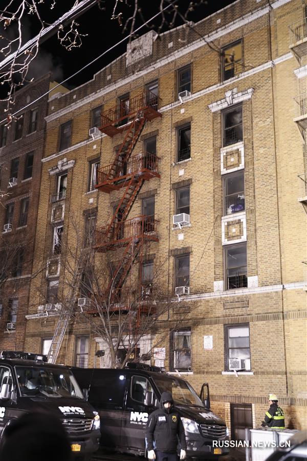 Не менее 12 человек погибли в результате пожара в жилом доме в Нью-Йорке