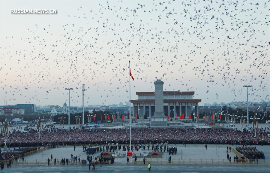 （社会）（9）人民解放军首次执行天安门广场升国旗任务