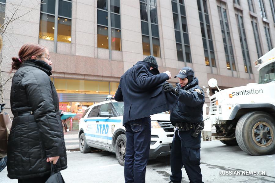 Новогодние празднества прошли на главной площади Нью-Йорка Таймс-сквер в условиях  усиленных мер безопасности