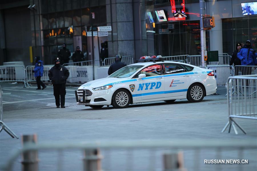 Новогодние празднества прошли на главной площади Нью-Йорка Таймс-сквер в условиях  усиленных мер безопасности