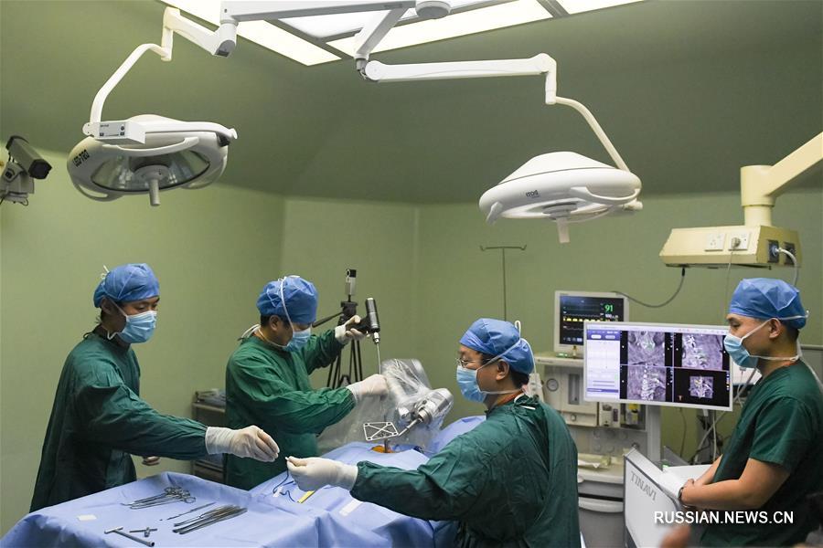 В Хэфэе робот-хирург помогает проводить ортопедические операции