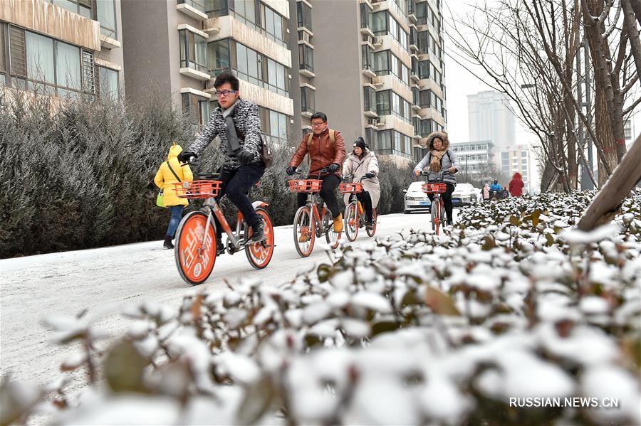 Во многих регионах Китая идет сильный снегопад 