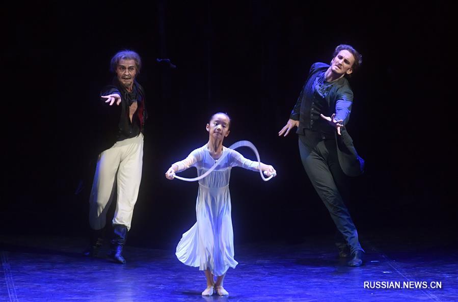 Театр балета Бориса Эйфмана представил в Пекине постановку по роману "Братья Карамазовы"