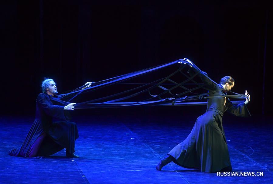 Театр балета Бориса Эйфмана представил в Пекине постановку по роману "Братья Карамазовы"