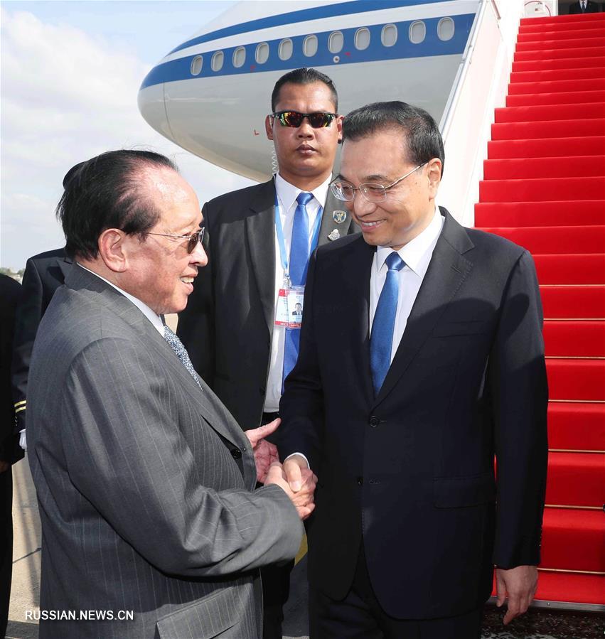 Ли Кэцян прибыл в Пномпень для участия во 2-й встрече руководителей стран механизма сотрудничества в бассейне Ланьцанцзян-Меконг и с официальным визитом в Камбоджу 