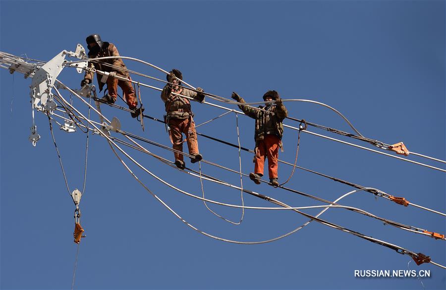 В Юйлине начался монтаж проводов на первой высоковольтной линии для поставок электричества за пределы провинции Шэньси