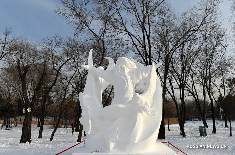 Экспонаты на международном конкурсе снежных скульптур в Харбине 