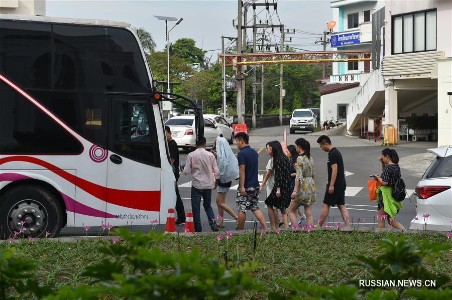 Жизни китайских туристов, получивших тяжелые травмы при взрыве катера в Таиланде, ничто не угрожает