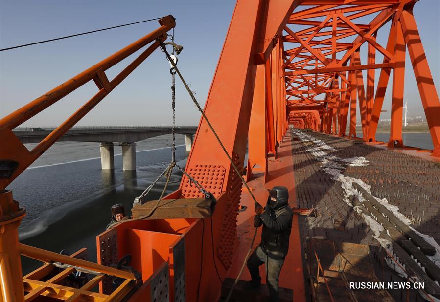 Успешно завершено строительство несущих конструкций железнодорожного мегамоста через водохранилище Гуаньтин