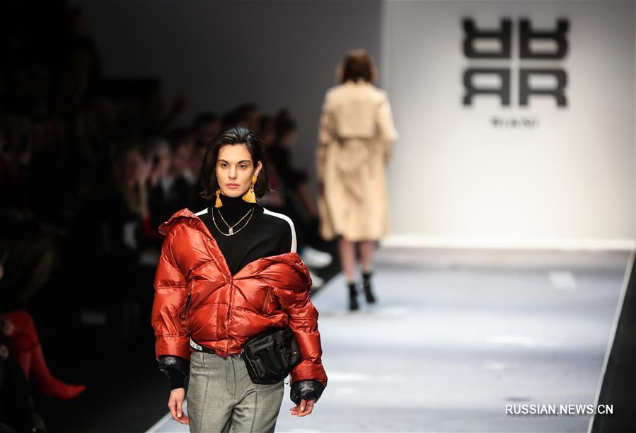 Показ коллекции Riani сезона осень-зима 2018 на Берлинской неделе моды 