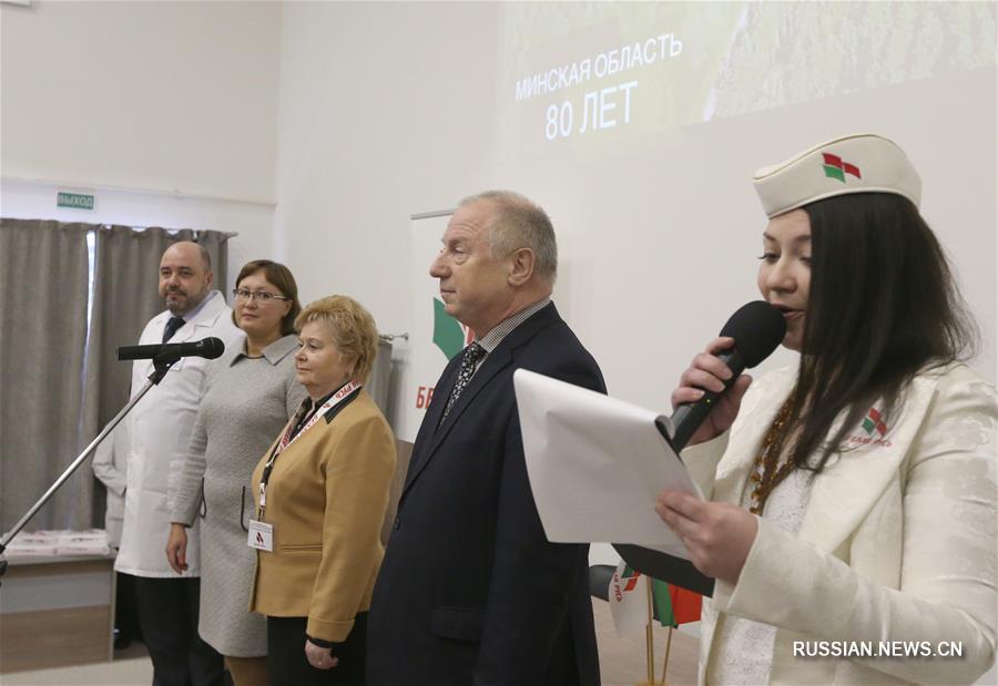 Активисты "Белой Руси" поздравили женщин, ставших мамами в день 80-летия Минской области