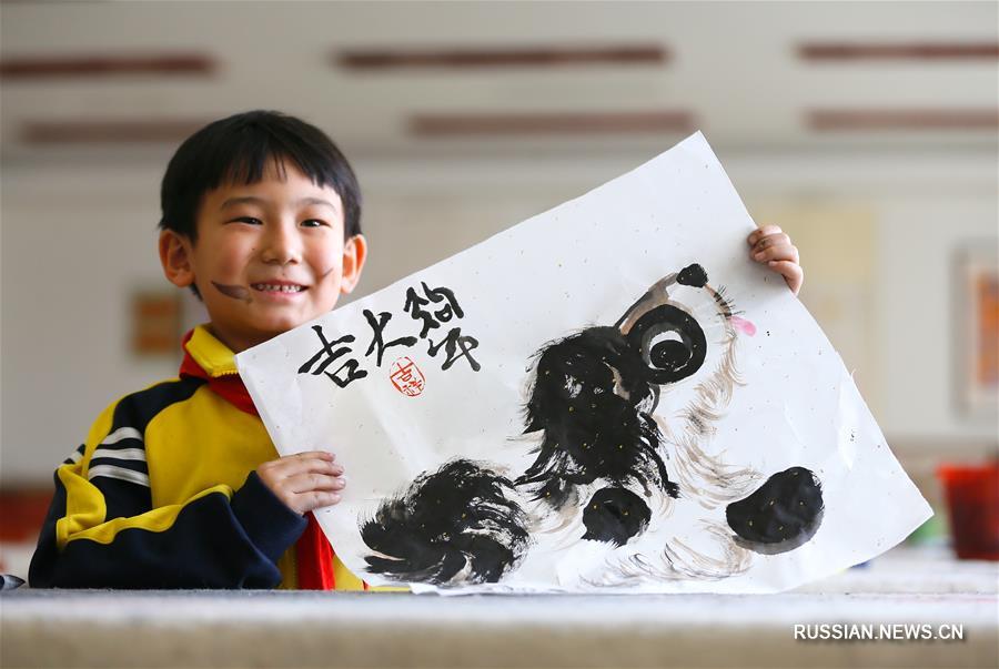 Новогодняя выставка юных талантов в одной из школ Циндао