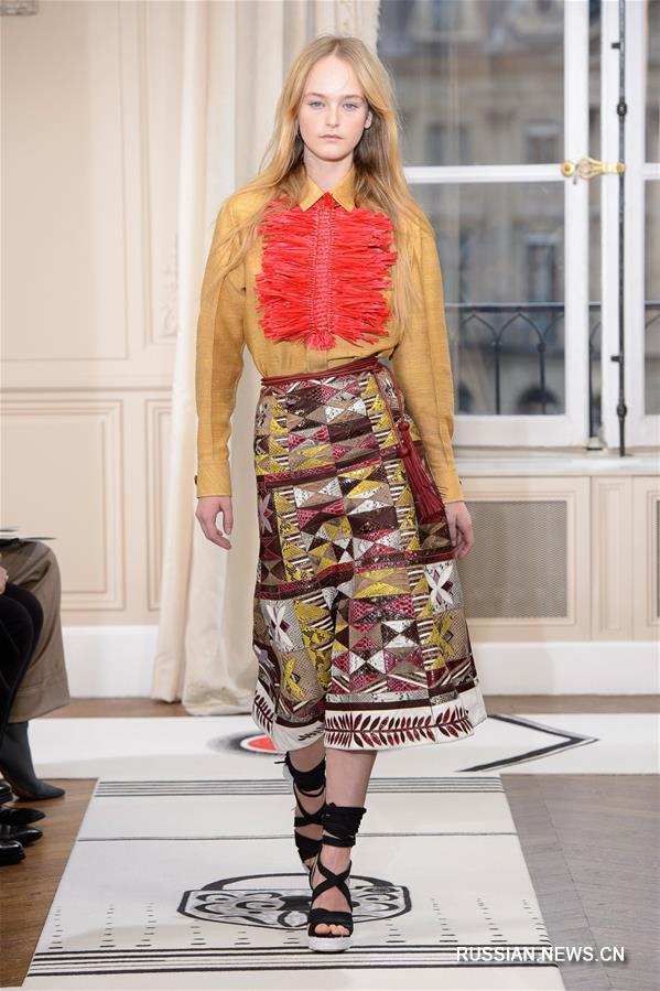 Показ новой коллекции "Скиапарелли" на Парижской неделе моды
