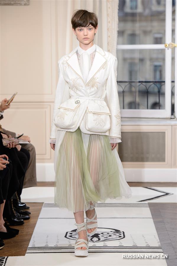 Показ новой коллекции "Скиапарелли" на Парижской неделе моды
