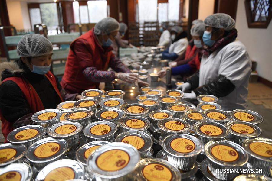 Храм Линъиньсы бесплатно раздал более 300 тыс порций каши по случаю праздника Лабацзе