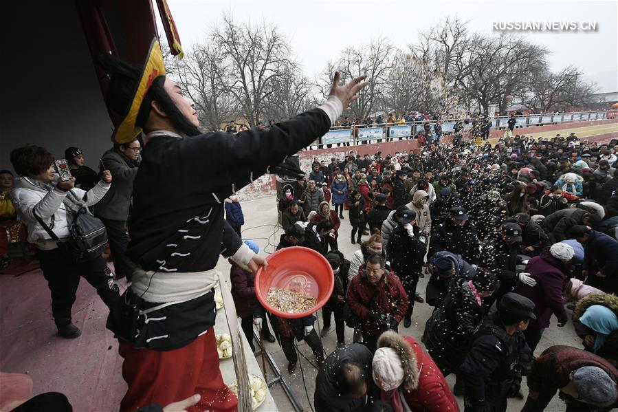 Китайцы отмечают традиционный праздник Лаба, лакомясь одноименной кашей "лабачжоу"