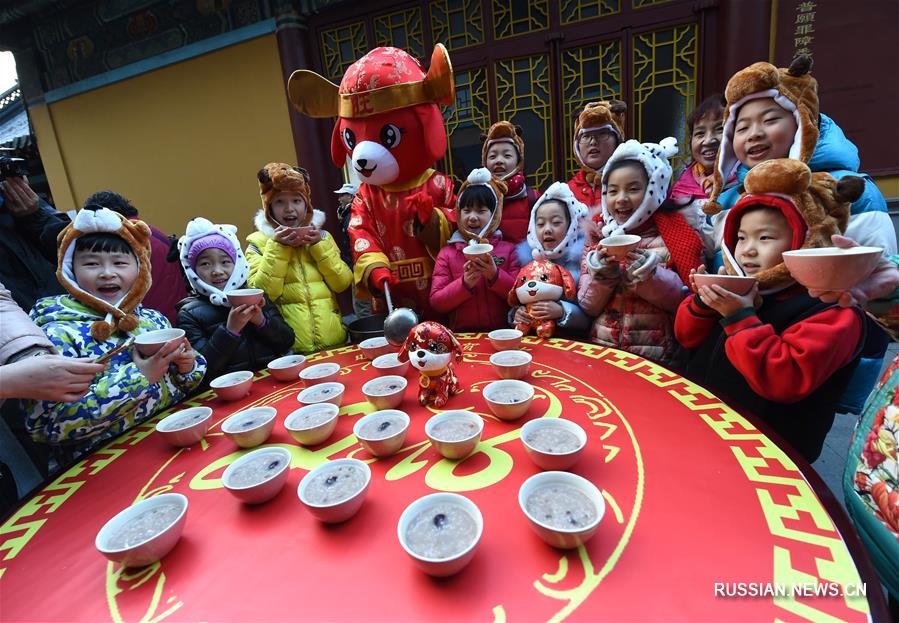 В Китае отмечают традиционный праздник Лаба и едят кашу лабачжоу