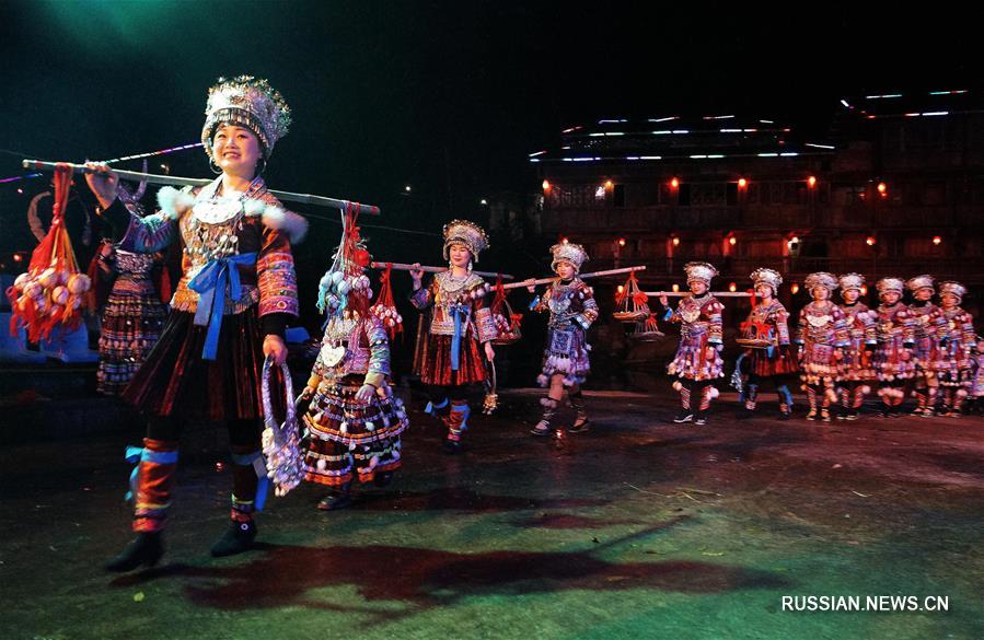 В уезде Жуншуй продолжается празднование мяоского Нового года