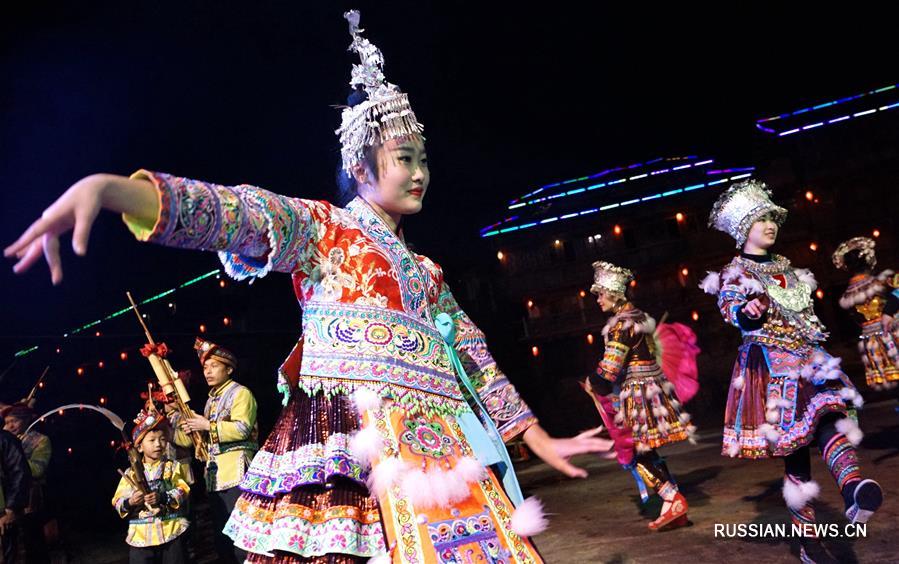 В уезде Жуншуй продолжается празднование мяоского Нового года