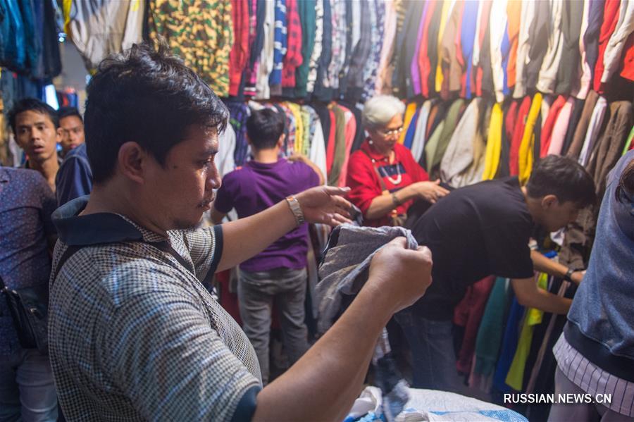 Рынок подержанной одежды в Индонезии
