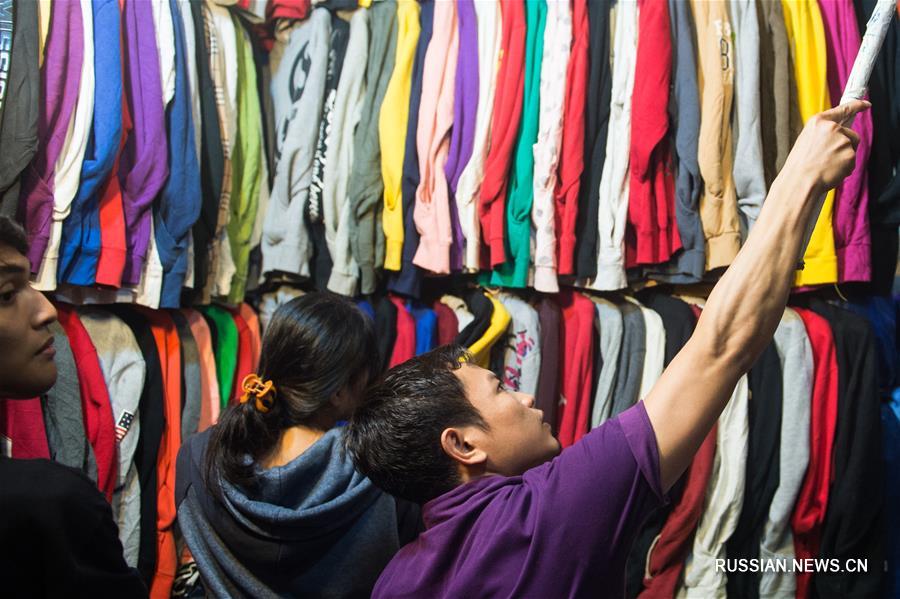 Рынок подержанной одежды в Индонезии