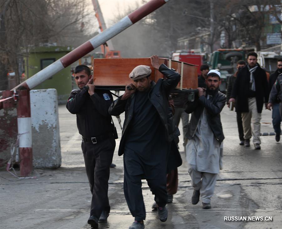 Число погибших в результате взрыва заминированного автомобиля в центре Кабула возросло  до 95 человек  