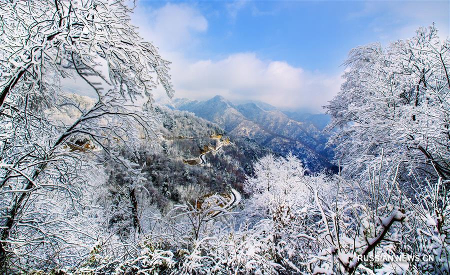 Сказочная снежная страна у подножия гор Циньлин