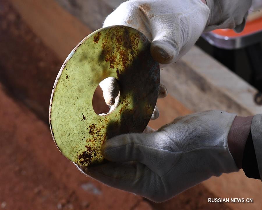 Археологи обнаружили в одной из гробниц некрополя Хайхунь-хоу свыше 100 ценных предметов