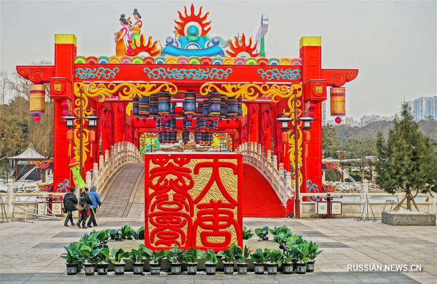 Знаменитый сианьский парк украсили праздничными декорациями