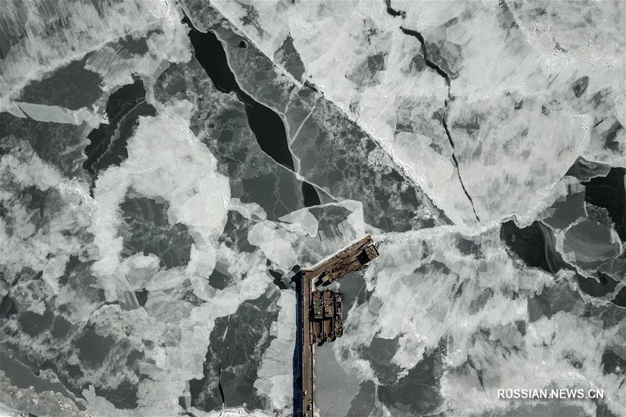 Лед продолжает сковывать Ляодунский залив