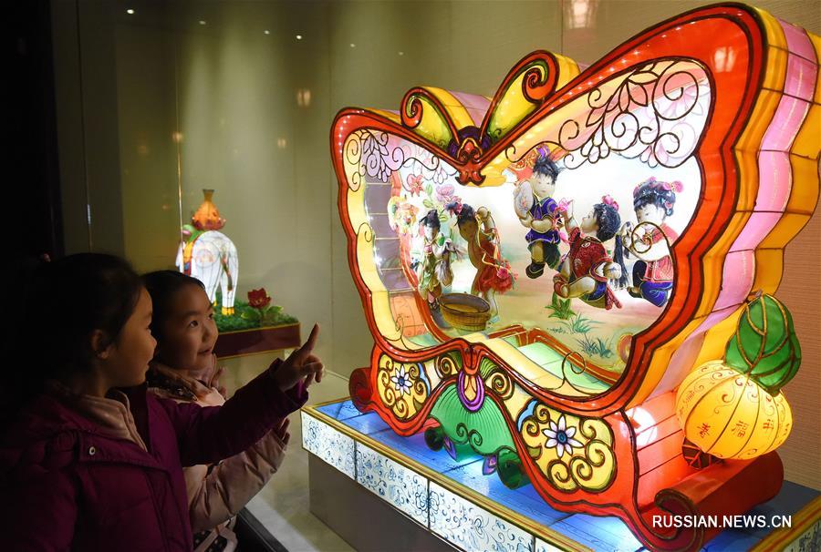 Выставка праздничных фонариков и светильников в провинции Хэбэй
