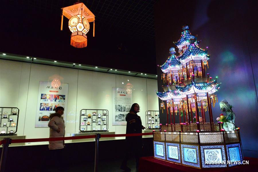 Выставка праздничных фонариков и светильников в провинции Хэбэй