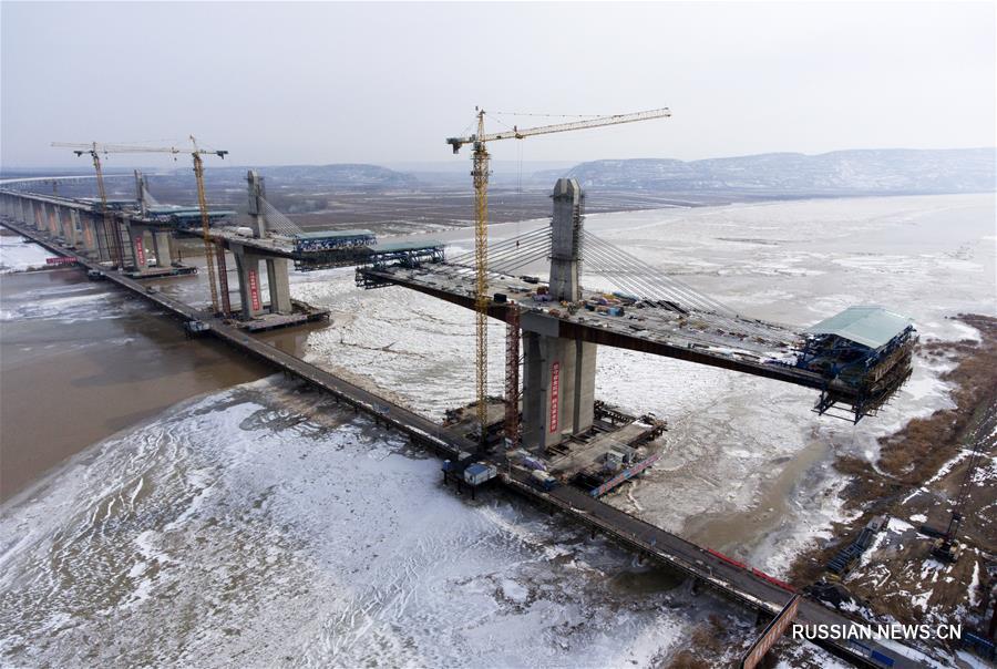 Через реку Хуанхэ в провинции Хэнань строят крупный автодорожный мост