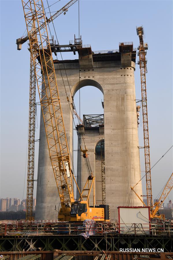Активно идет строительство комбинированного мегамоста через реку Хуанхэ