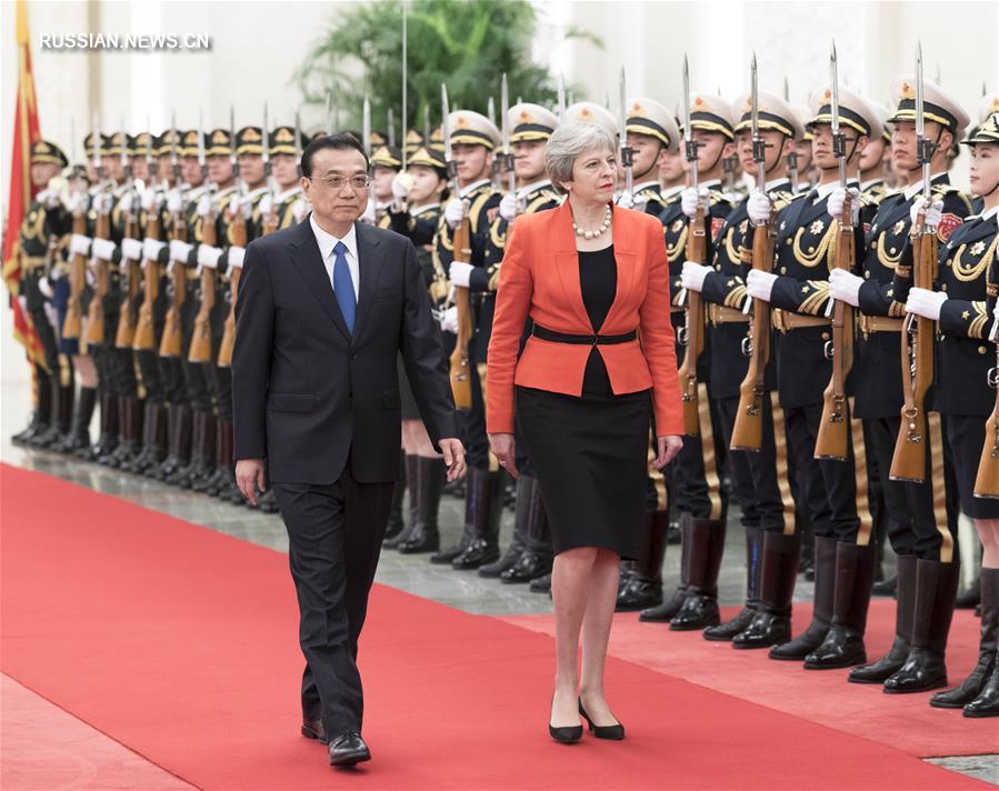 Ли Кэцян и Т.Мэй провели в Пекине ежегодную встречу глав правительств Китая и Великобритании